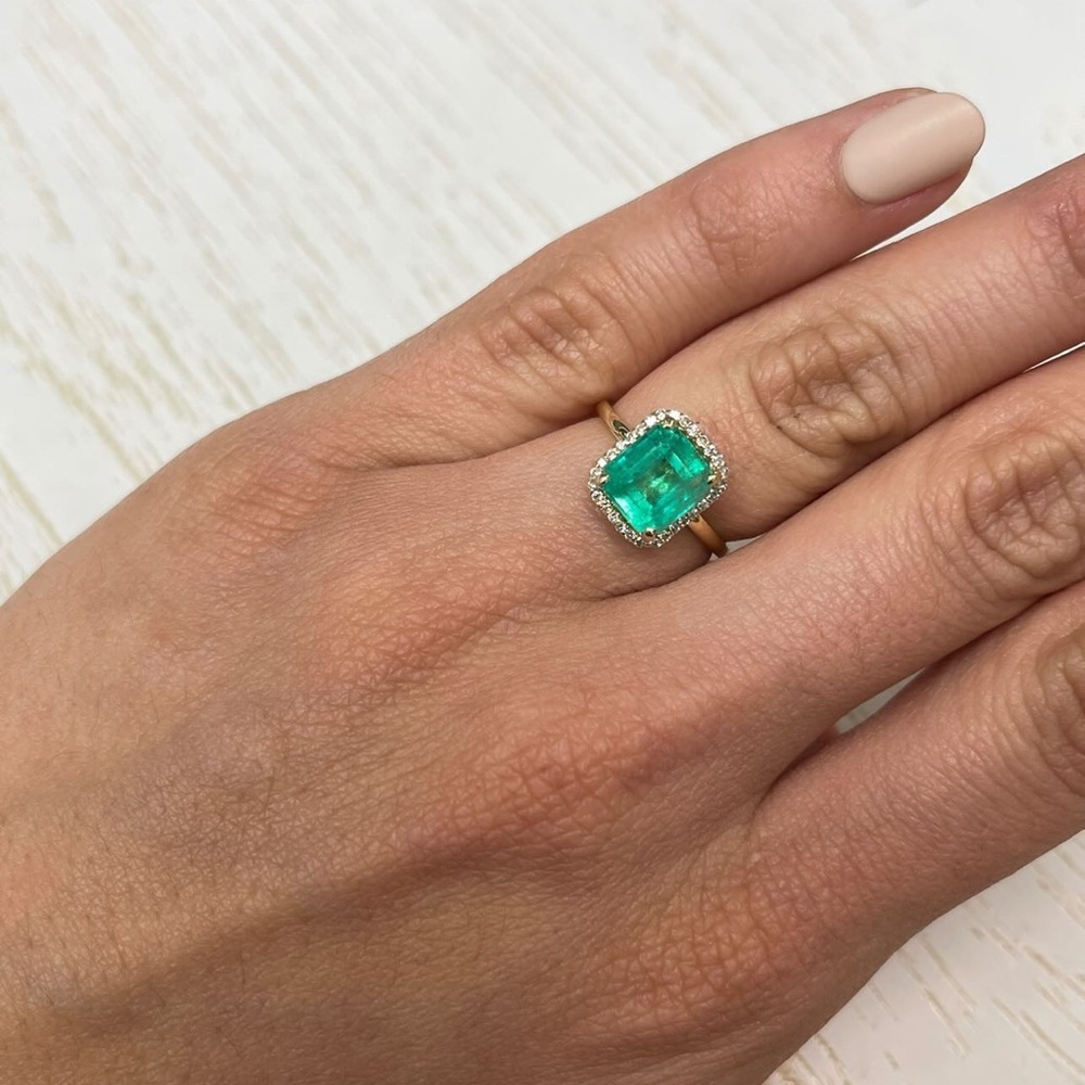 2.60 ct Certified Colombian Emerald halo ring on 14k gold band size 6.50